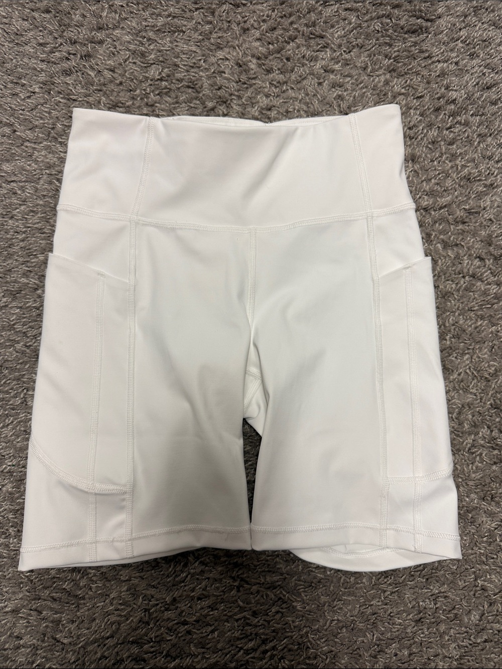 NWOT Women’s Athleta Ultimate Stash II 7” Short, White, Size S